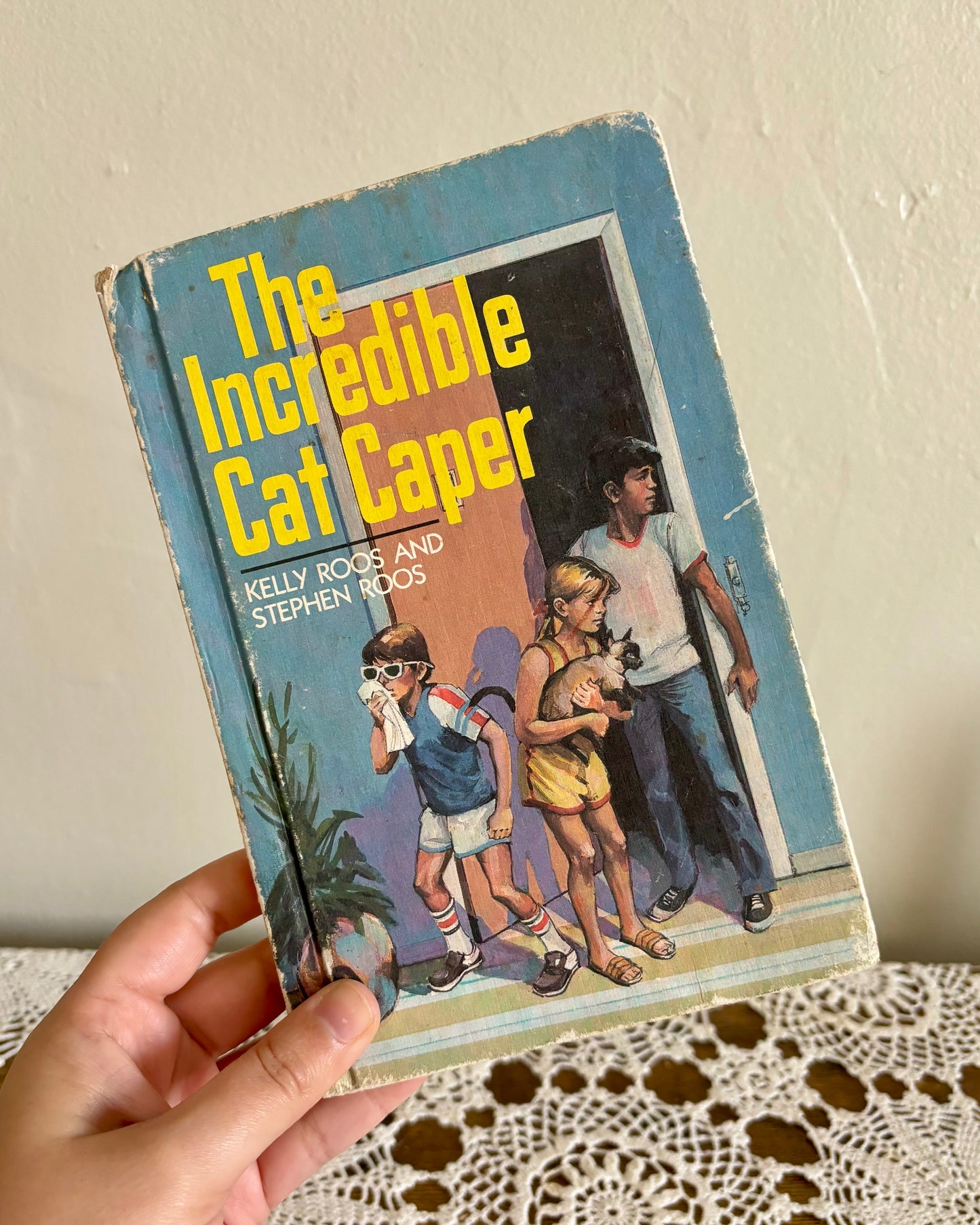 The Incredible Cat Caper by Kelly and Stephen Roos